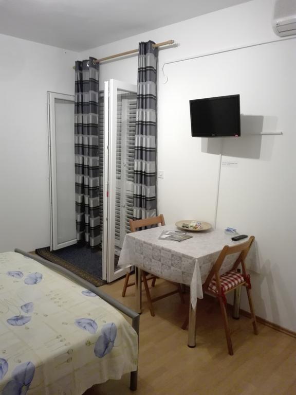 פרימוסטן Studio Apartments Ivica מראה חיצוני תמונה